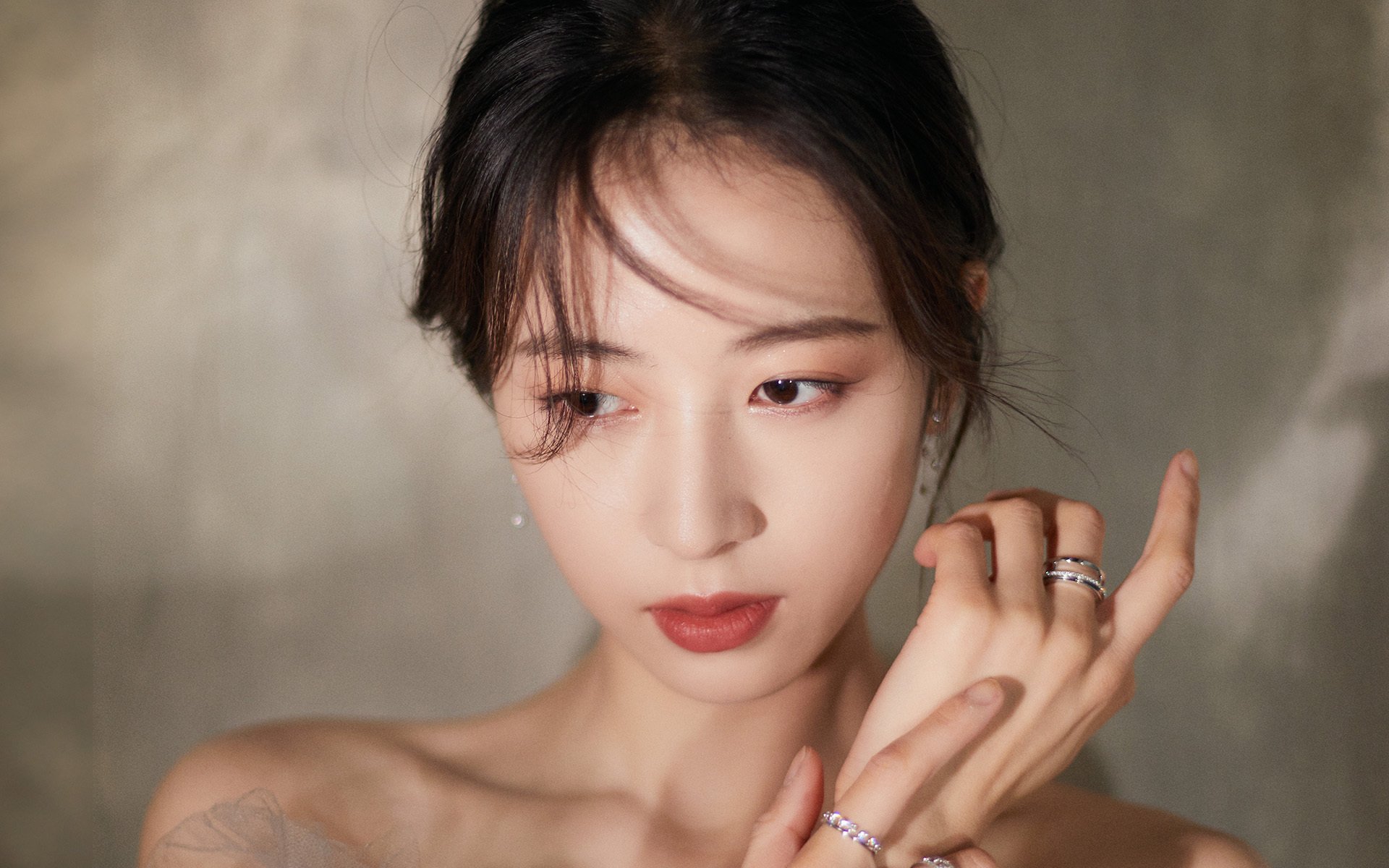 新西兰全黑队的进攻模式和球员的敏捷性,使比赛充满悬念,新西兰全黑战舞视频