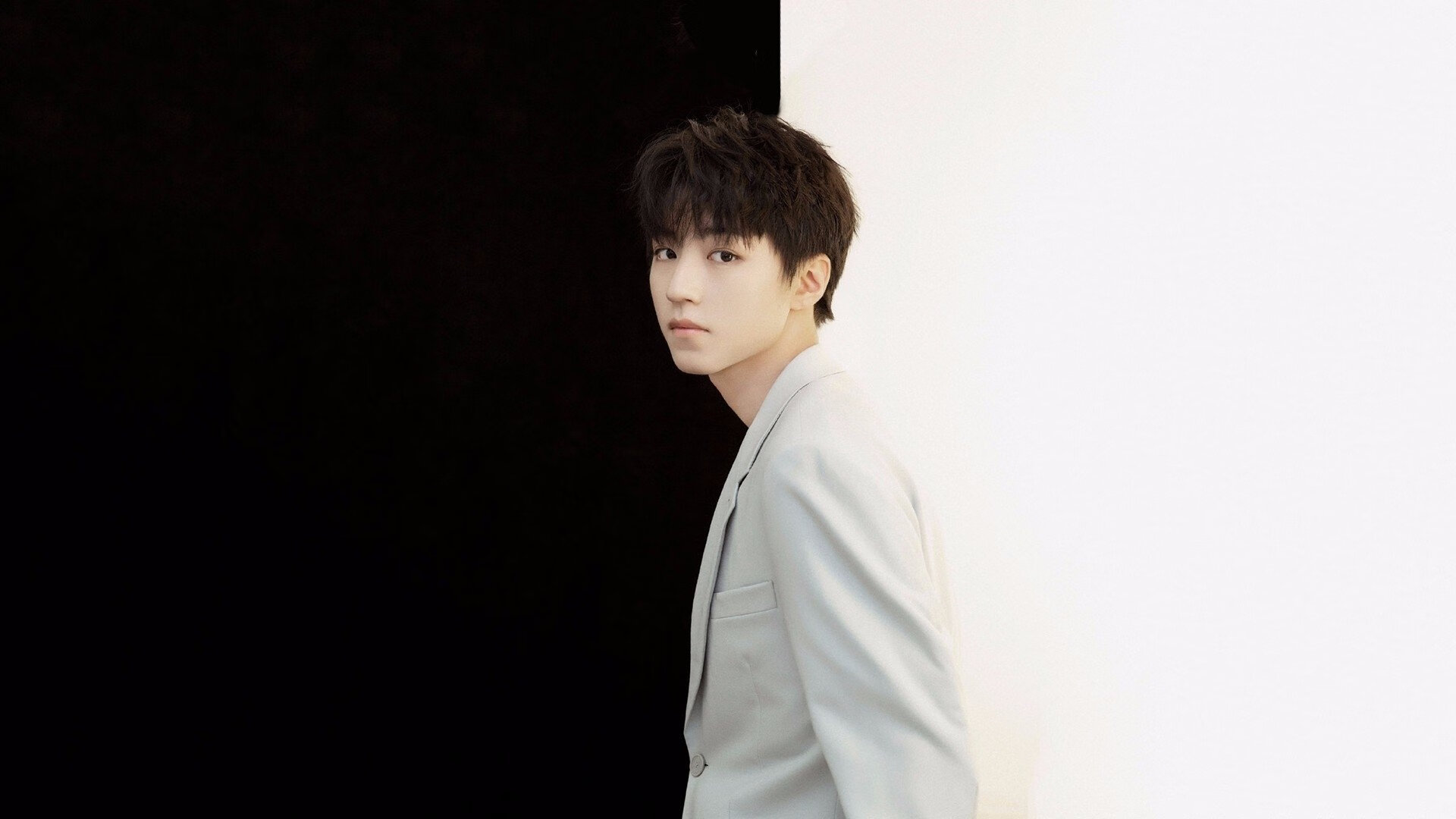 开云体育-美洲杯明星闪耀夜：激情与荣耀交织！，美洲杯颁奖嘉宾