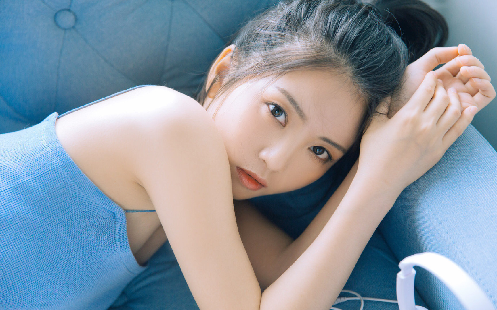 开云体育登录-足球转会市场火热，巨星频繁换东家，足球转会官宣